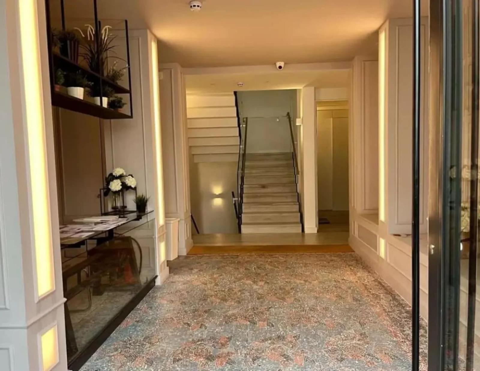 A Prestigious Haven Within London Apartment London