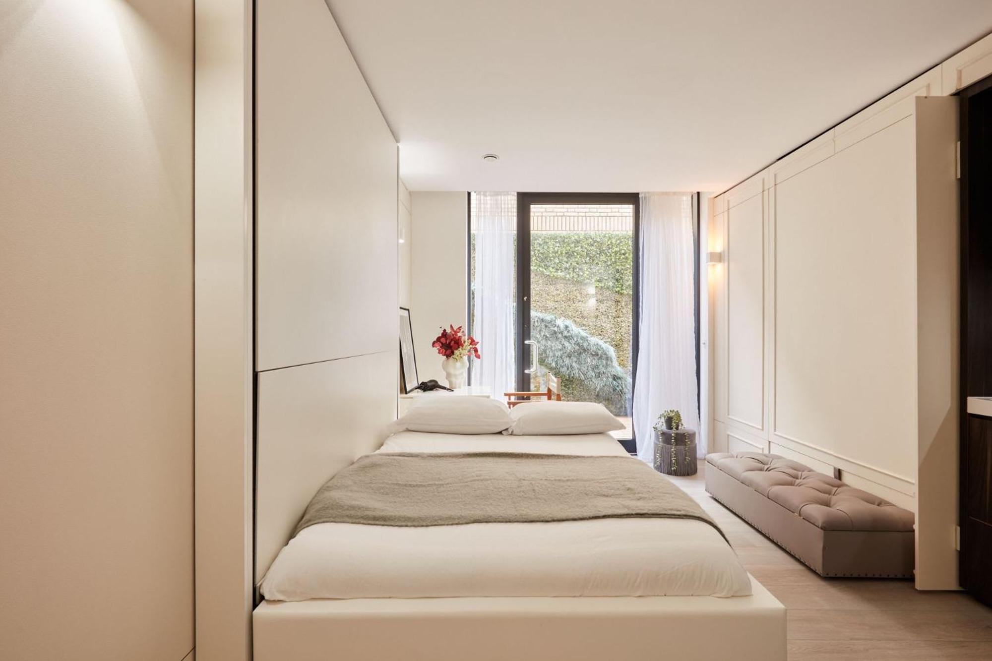 A Prestigious Haven Within London * London